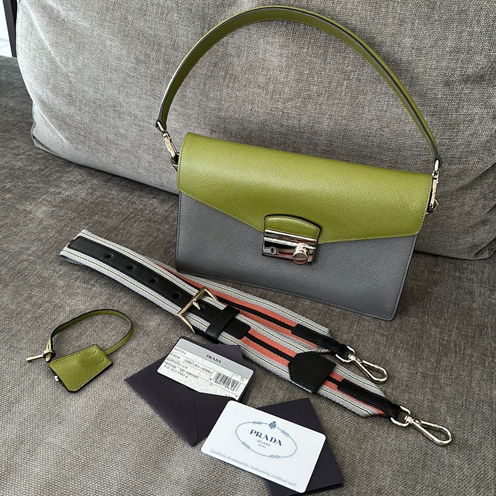 PRADA Authentic
Saffiano Lux Bi-Color Sound Shoulder Bag Mercurio Edera - Picture 1 of 6